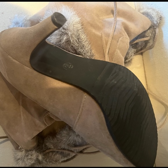 SALE fur boot trim with faux suede. Worn only a few times. Size8 - Picture 5 of 6